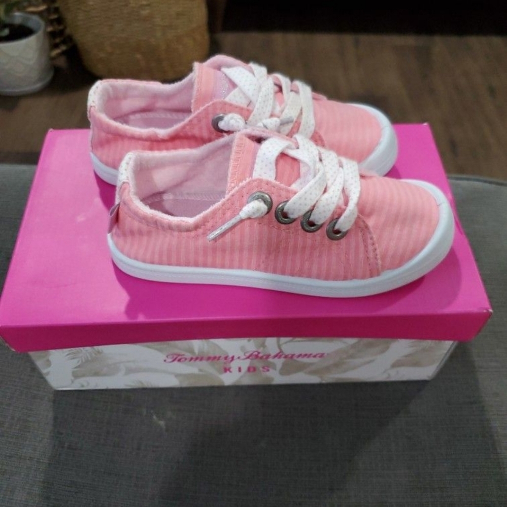 Little girls sneakers